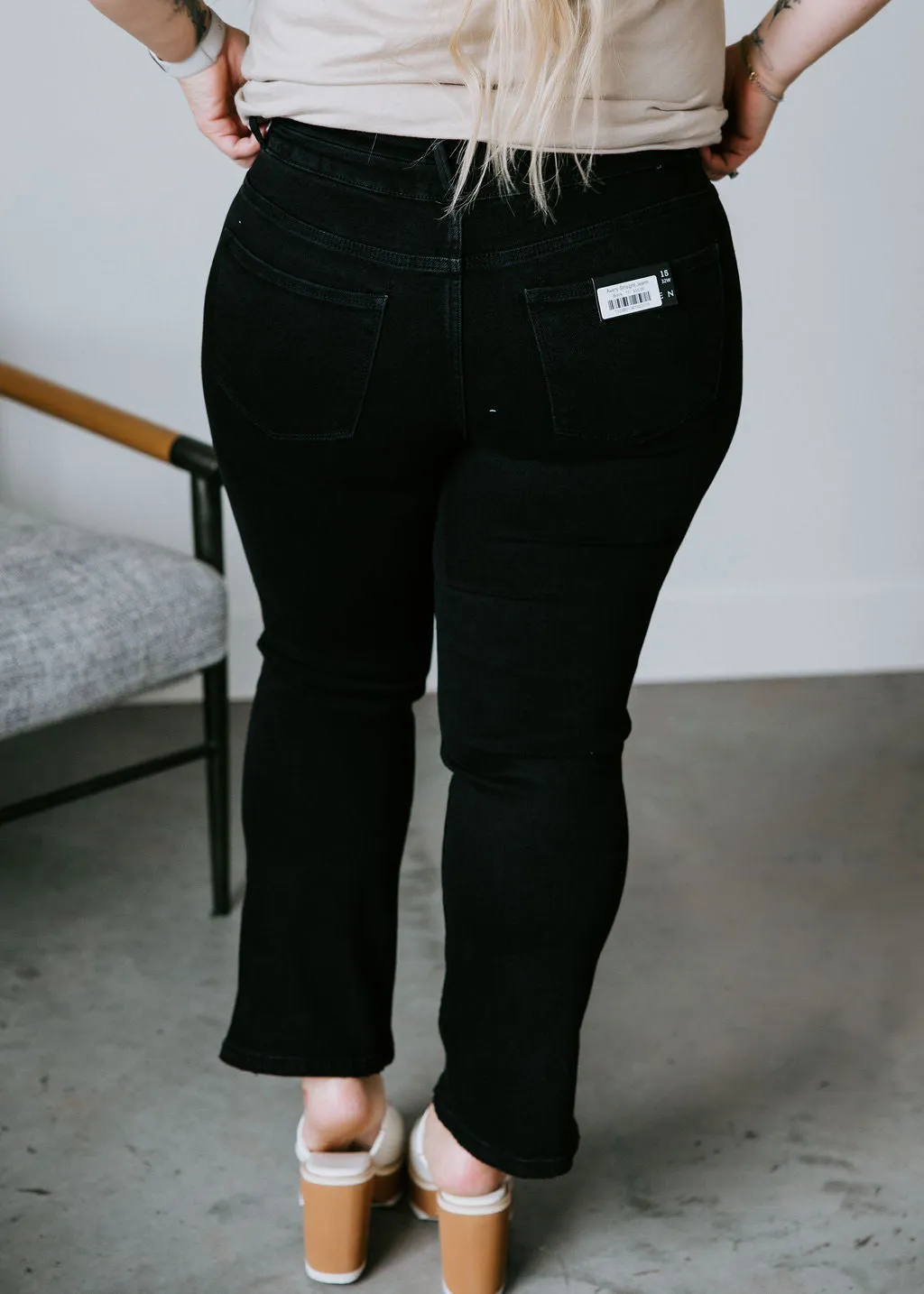 Curvy Avery Straight Jeans