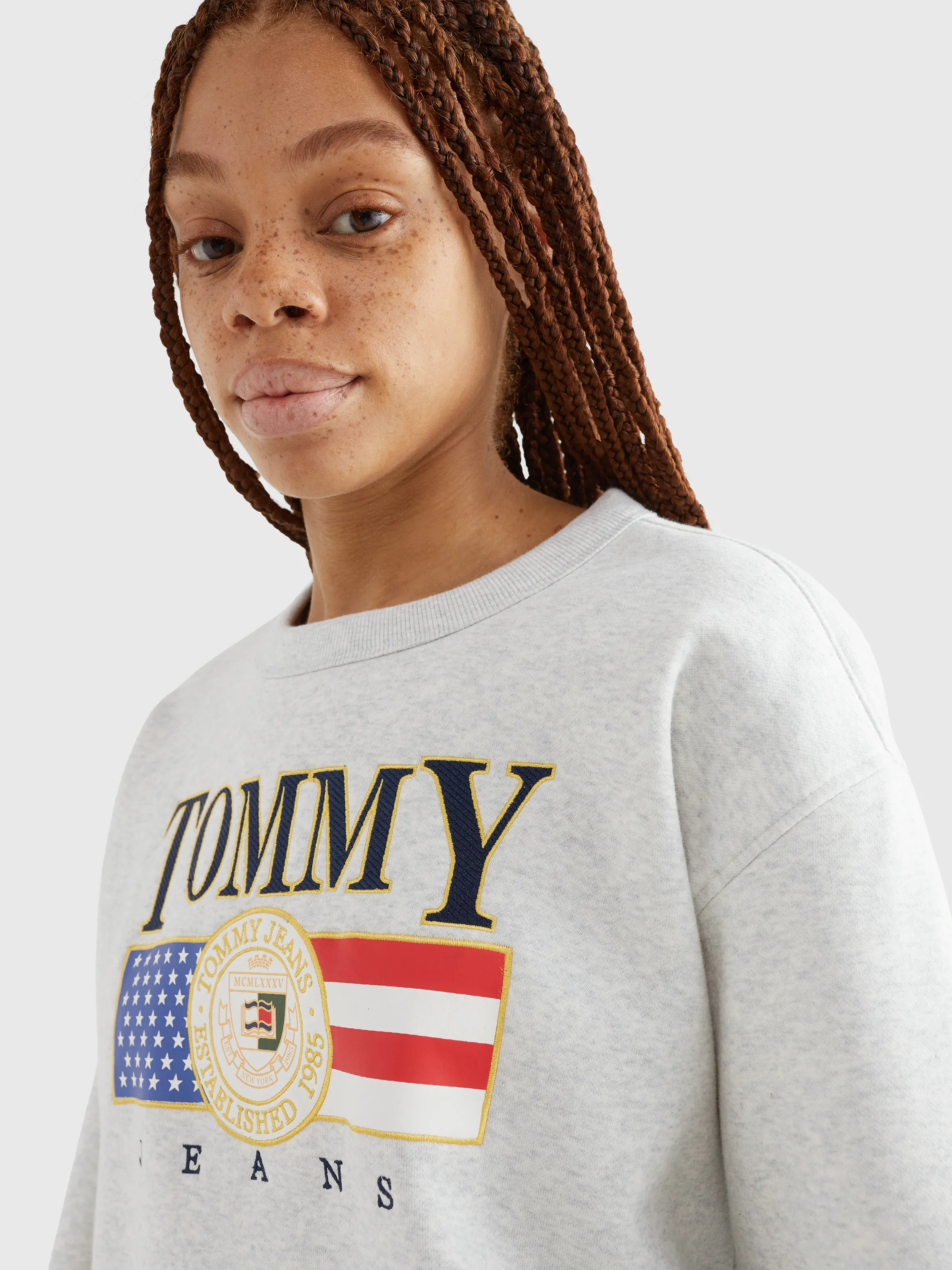 Logo Applique Relaxed Fit Sweatshirt | Sweatshirts & Hoodies | Tommy Jeans