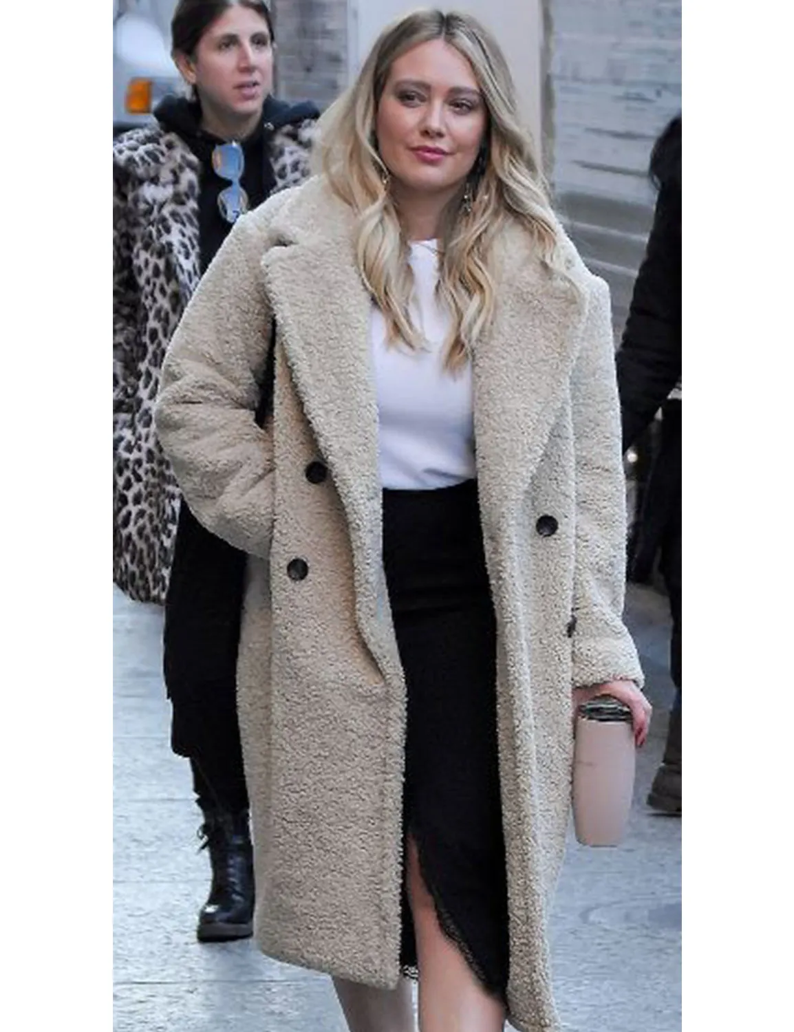 Younger Kelsey Peters Fur Coat | Hilary Duff Younger Season 7 Coat